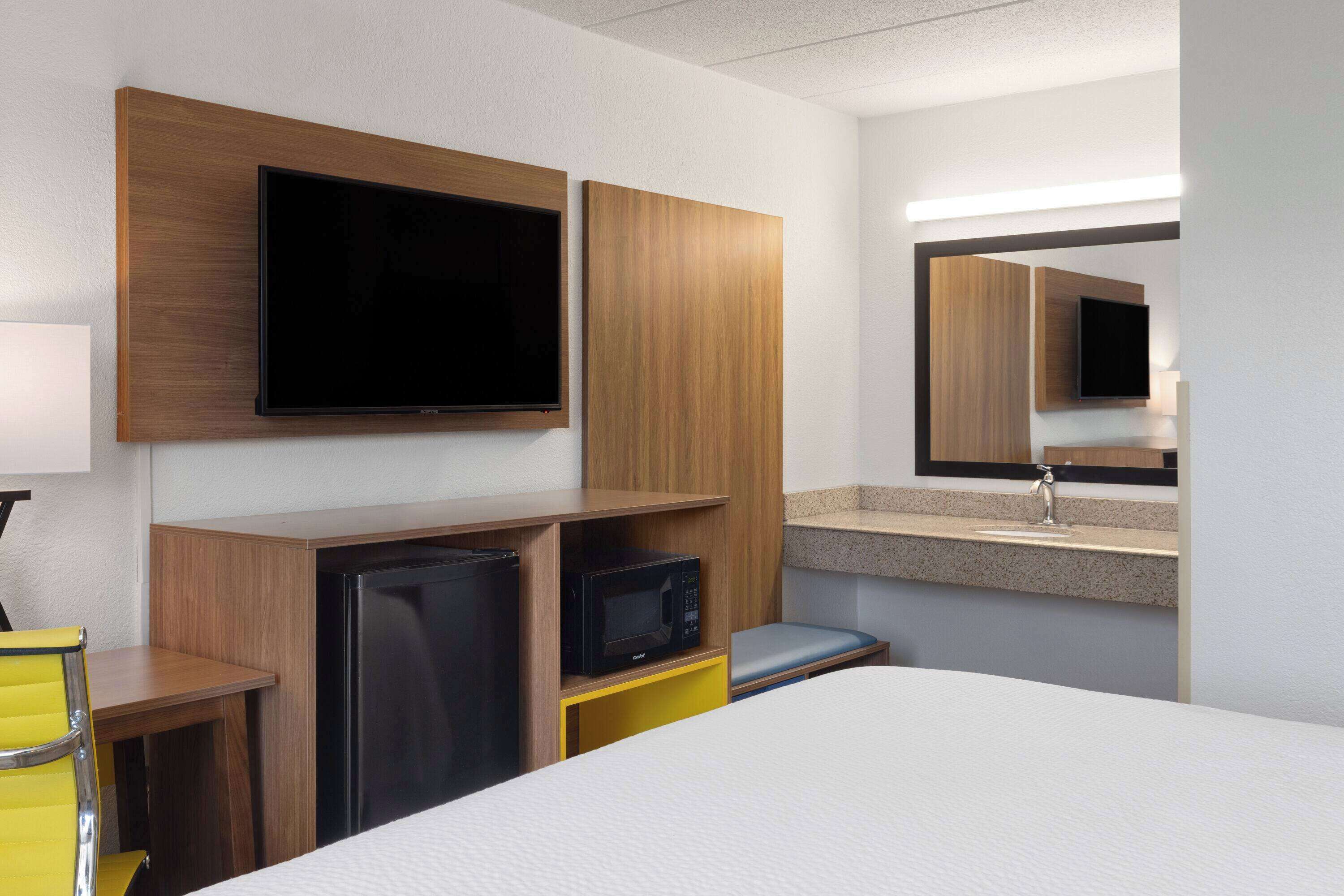 Chambre, 1 très grand lit, non-fumeur (Efficiency) | Wi-Fi, literie fournie