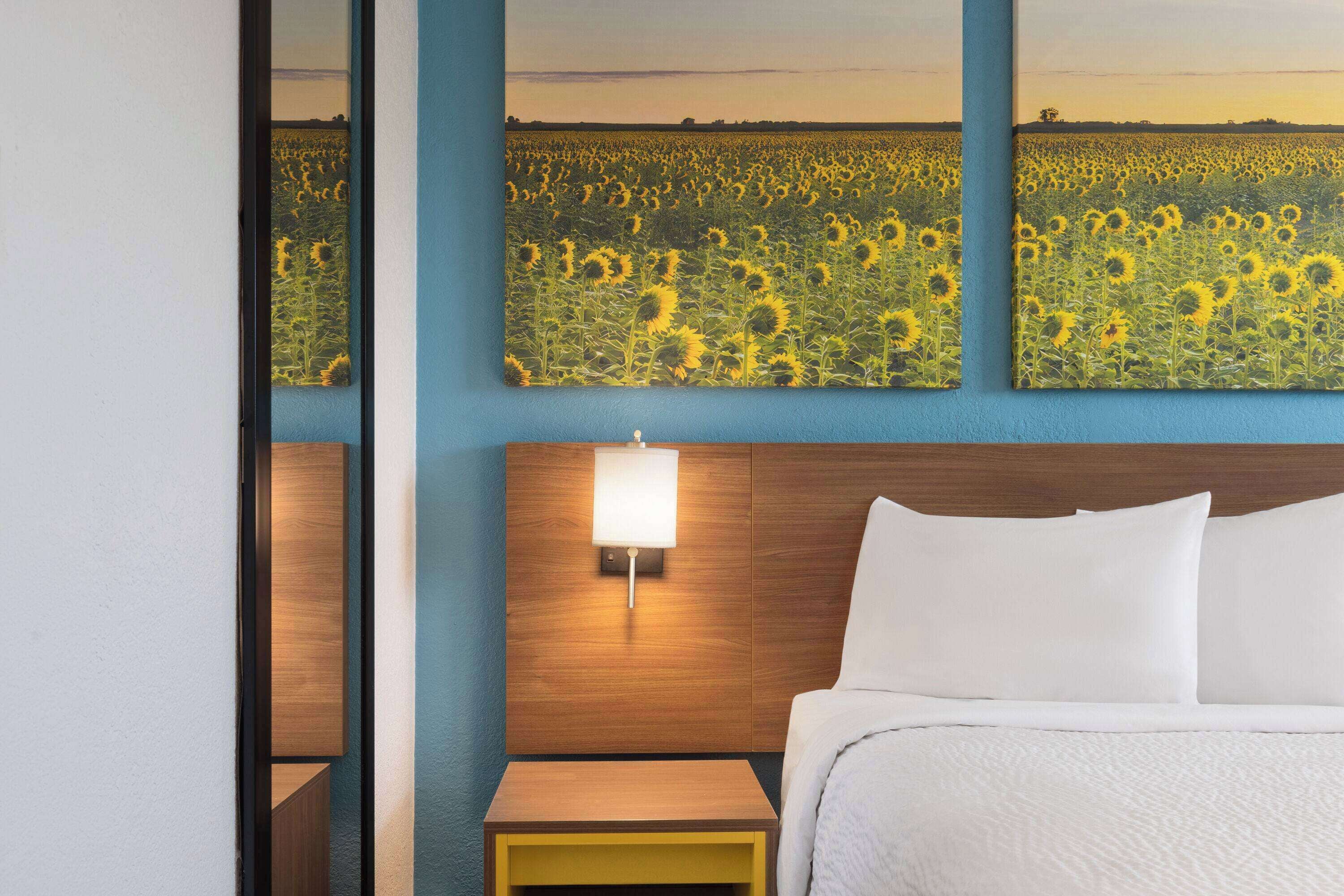 Room, 1 King Bed, Non Smoking (Efficiency) | WiFi, bed sheets