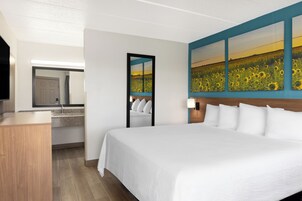 Suite, 1 King Bed, Accessible, Non Smoking (Efficiency, Mobility, Roll-in Shwr) | Free WiFi, bed sheets