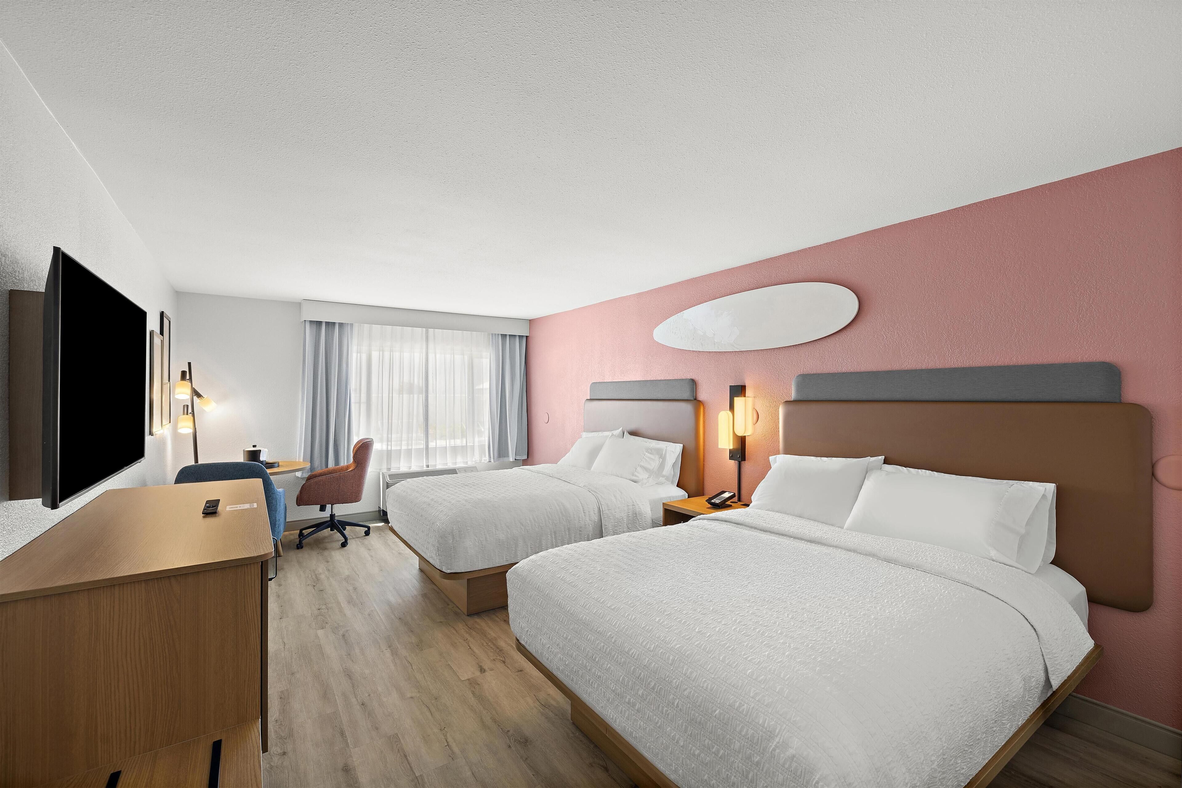 Escritorio, cortinas blackout, wifi gratis y ropa de cama 