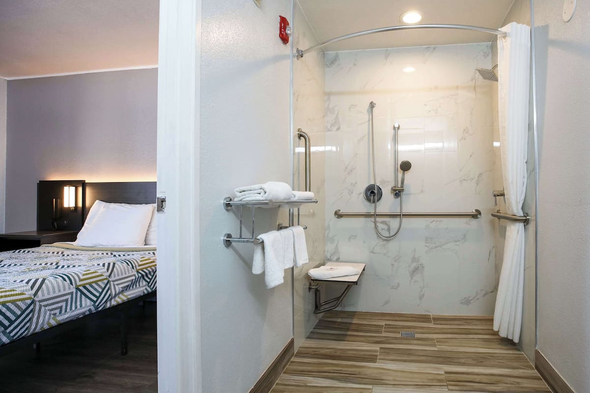 Handdukar, tvål och toalettpapper