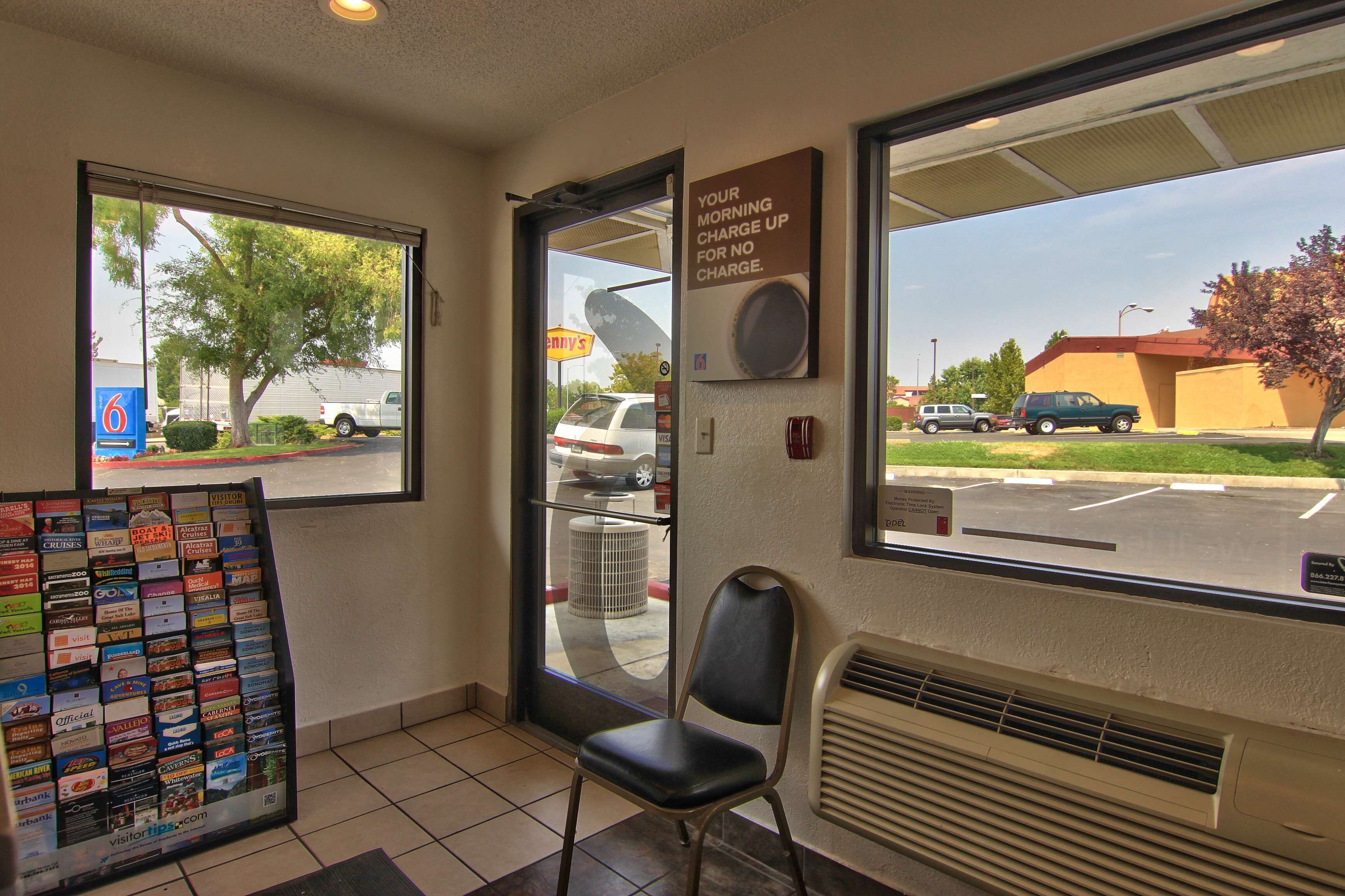 ロビー応接スペース