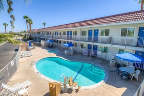Outdoor pool - Motel 6 Rancho Mirage, CA - Palm Springs (Rancho Mirage)