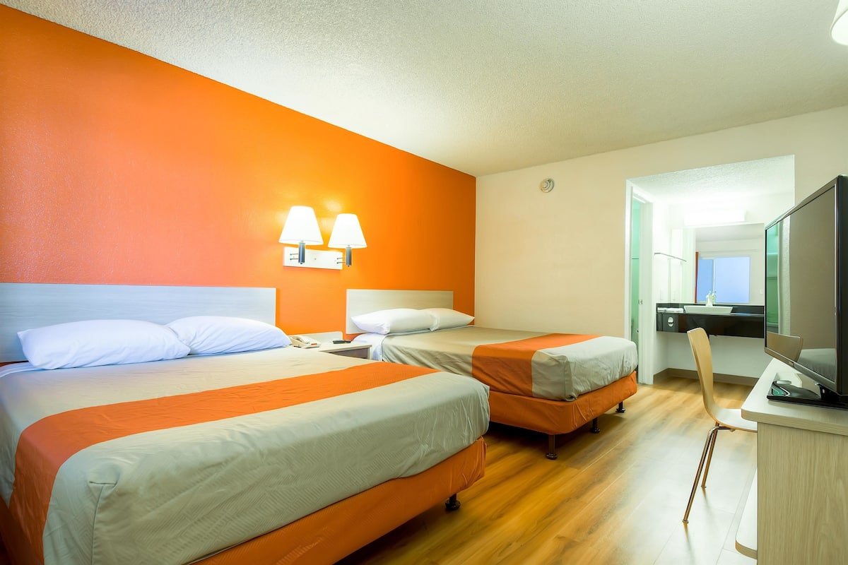 Cortinas blackout, Wi-Fi de cortesia, roupa de cama