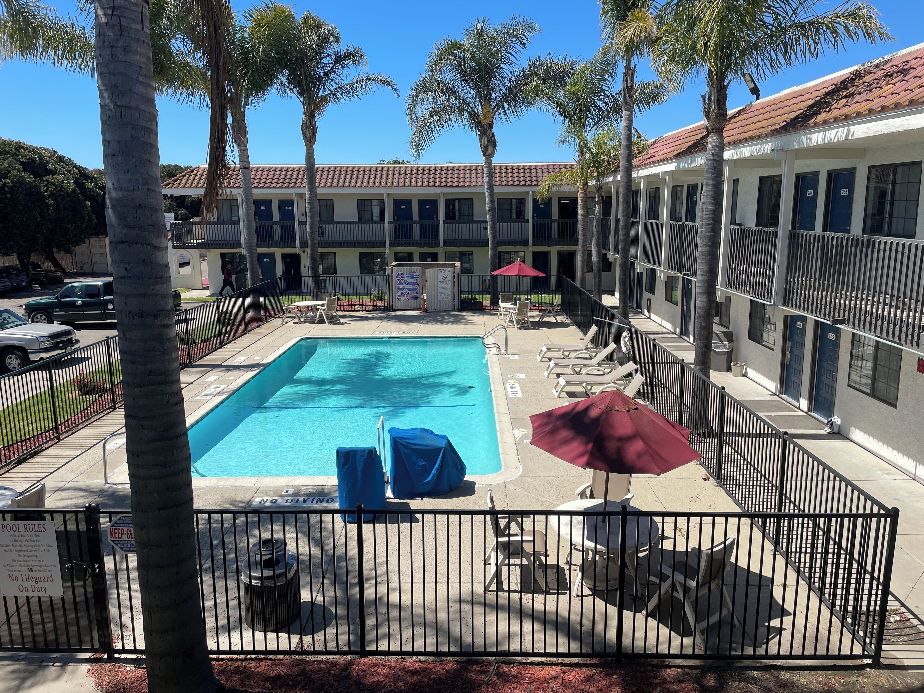 حمّام سباحة خارجي موسمي