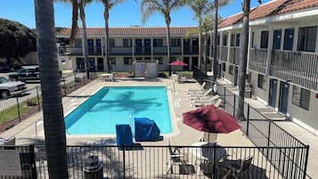 حمّام سباحة خارجي موسمي