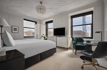 Egyptian cotton sheets, premium bedding, down comforters, pillowtop beds at Pendry Chicago