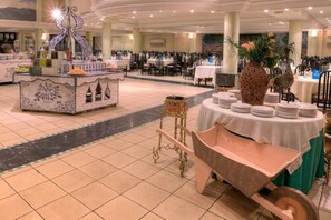 Buffet déjeuner gratuit tous les jours