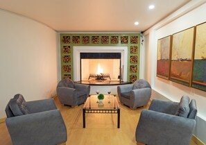 32-inch LCD TV with cable channels, TV