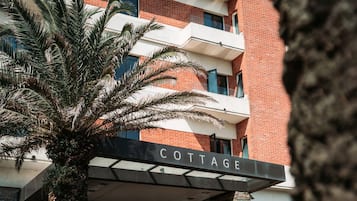 Vista frontal de la propiedad