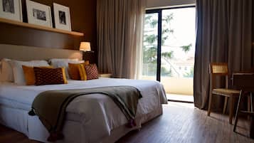 Minibar, in-room safe, desk, soundproofing