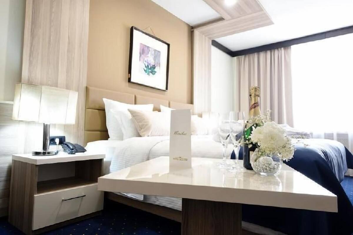 Minibar, in-room safe