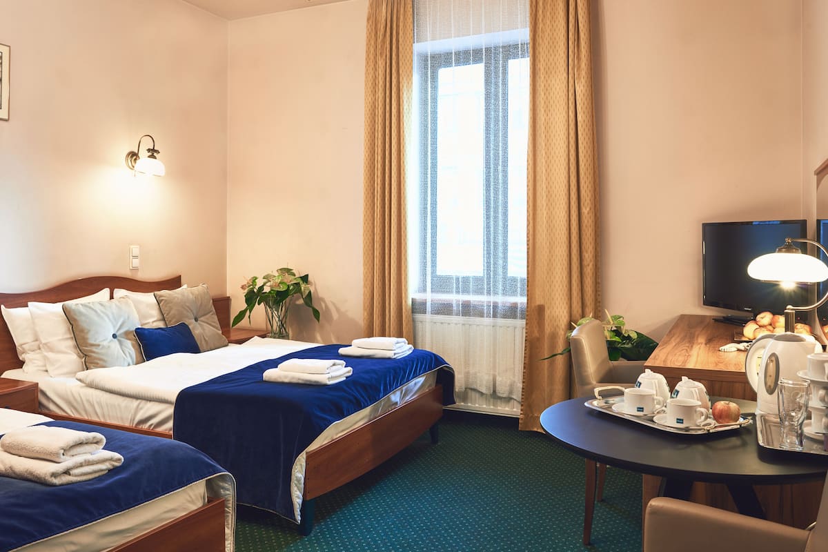 1 bedroom, hypo-allergenic bedding, in-room safe, desk