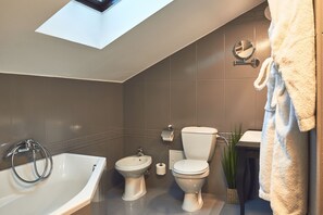 Dobbeltrom – deluxe | Bad | Designertoalettartikler, hårføner, håndklær og såpe