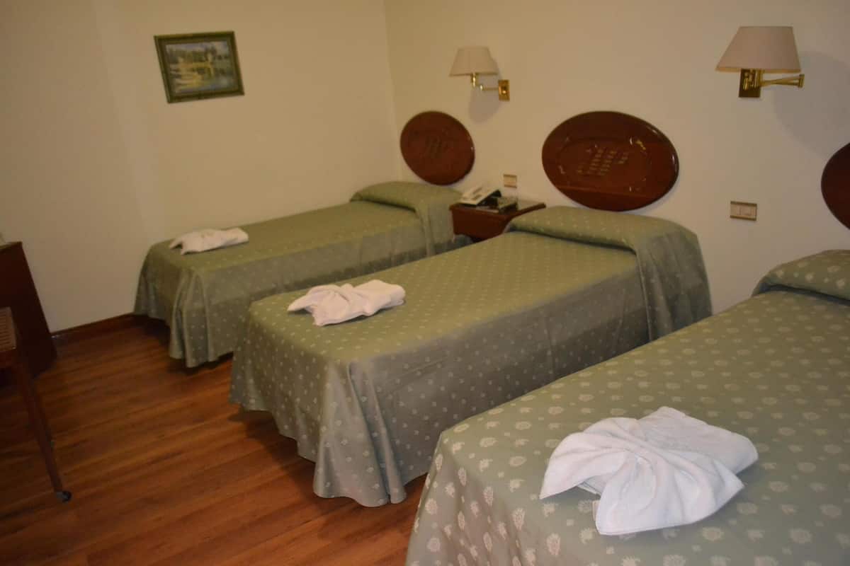 Frigobar, cofres nos quartos, Wi-Fi de cortesia, roupa de cama