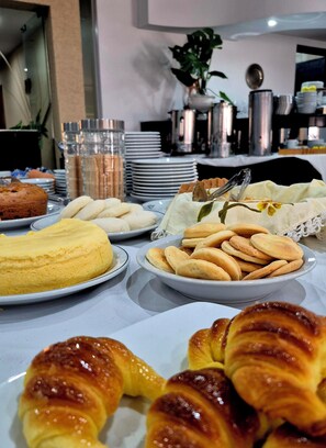 Sudah termasuk sarapan prasmanan setiap hari