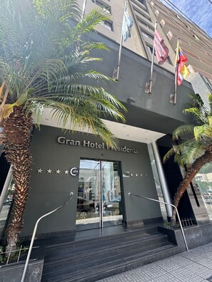 Front of property - Gran Hotel Presidente (Salta)