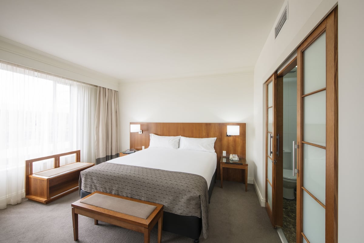 1 bedroom, down duvets, minibar, in-room safe