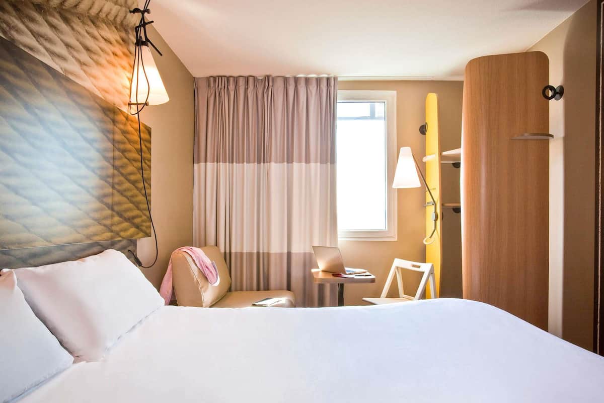 Egyptian cotton sheets, premium bedding, pillow-top beds