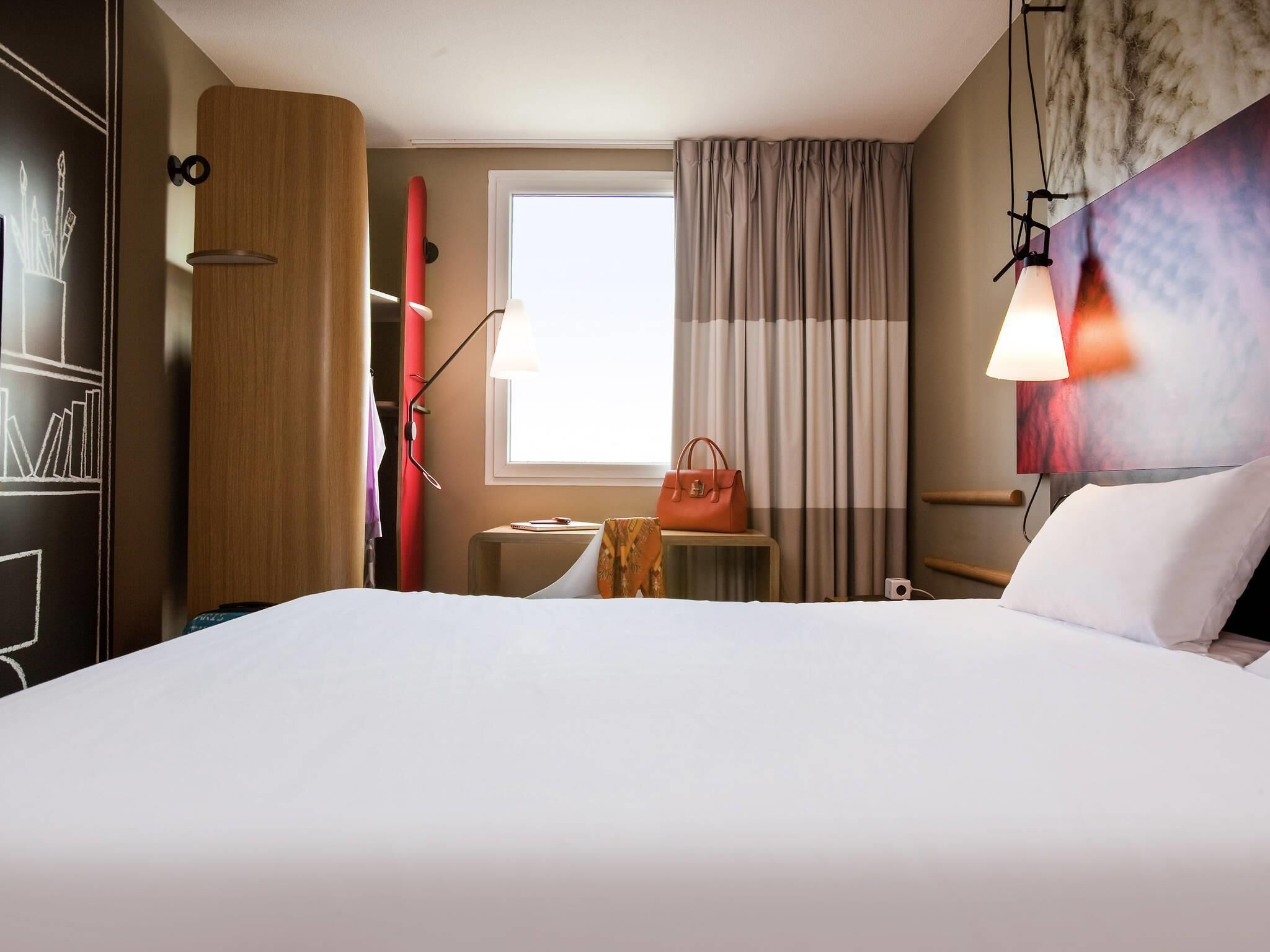 Egyptian cotton sheets, premium bedding, pillow-top beds