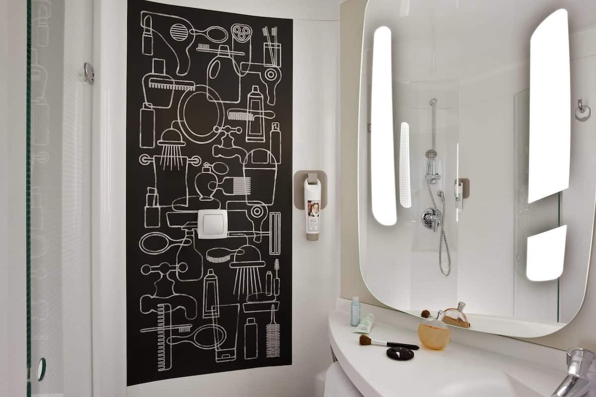 Egyptian cotton sheets, premium bedding, pillow-top beds