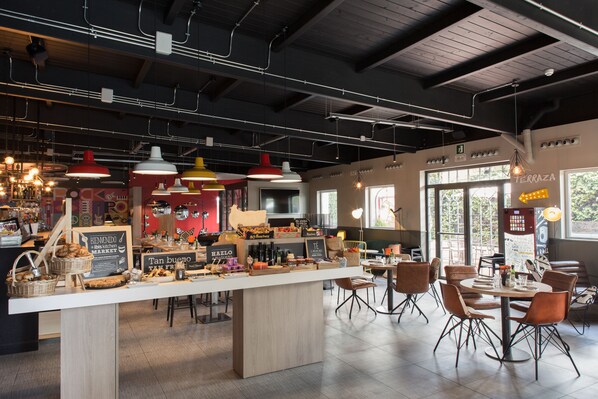 Daily buffet breakfast (EUR 10.20 per person)