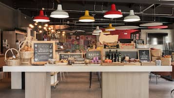 Bữa sáng buffet hàng ngày (10.20 EUR/mỗi người)