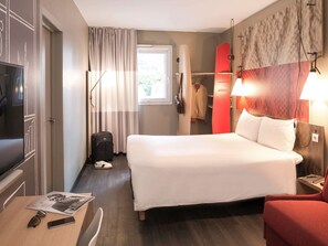 1 bedroom, premium bedding, desk, blackout drapes