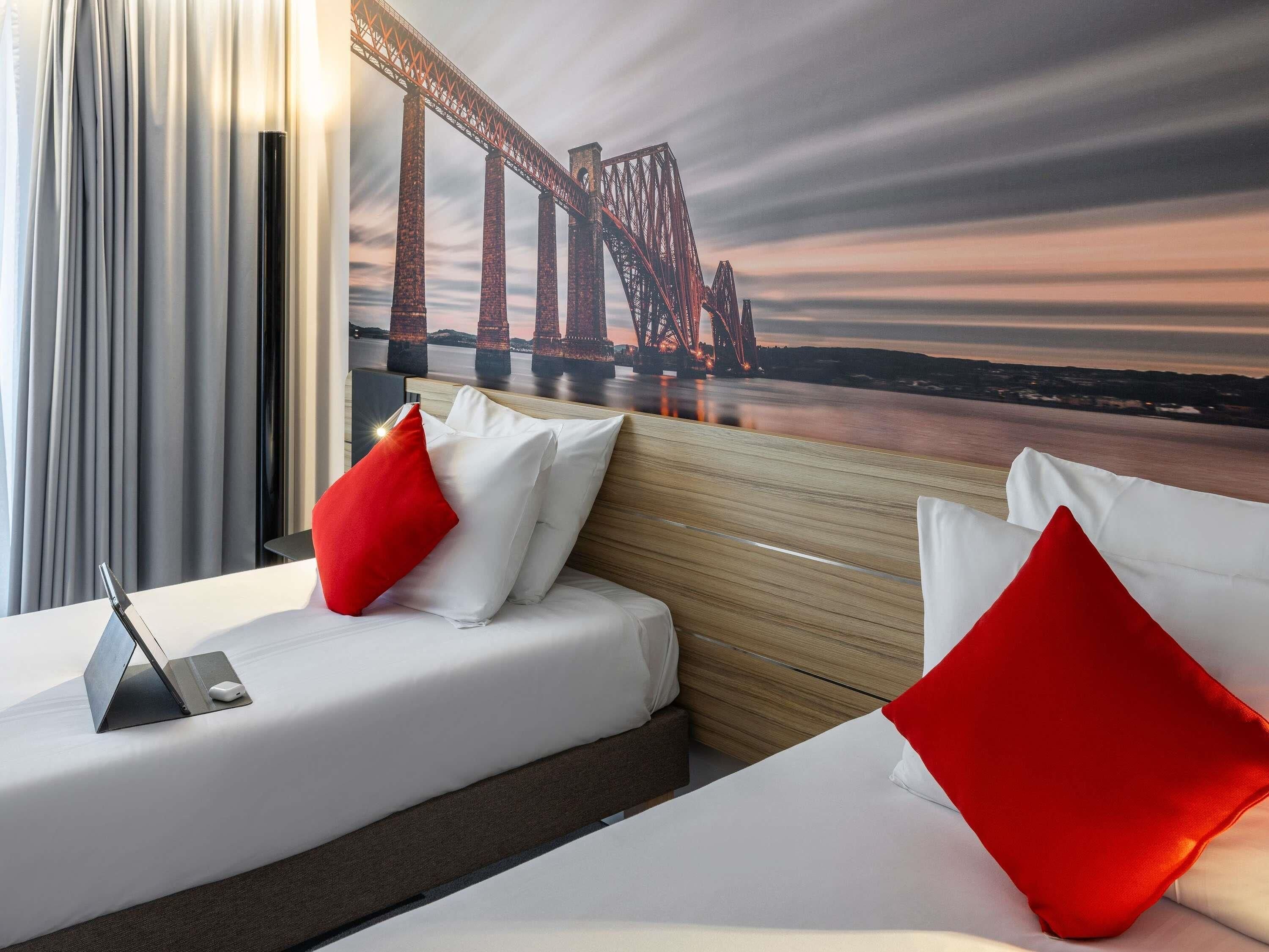 Standard Room, 2 Twin Beds | Hypo-allergenic bedding, minibar, in-room safe, desk