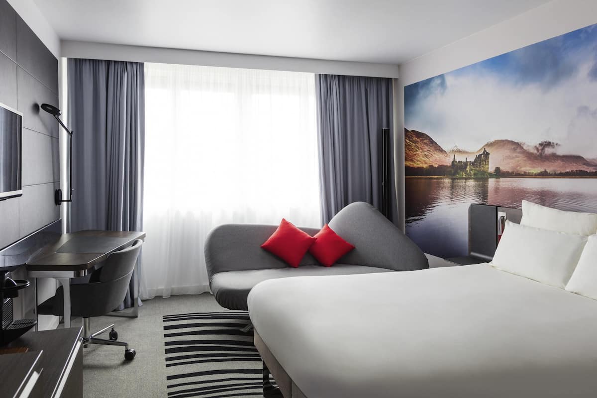 Executive Room, 1 Queen Bed with Sofa bed
