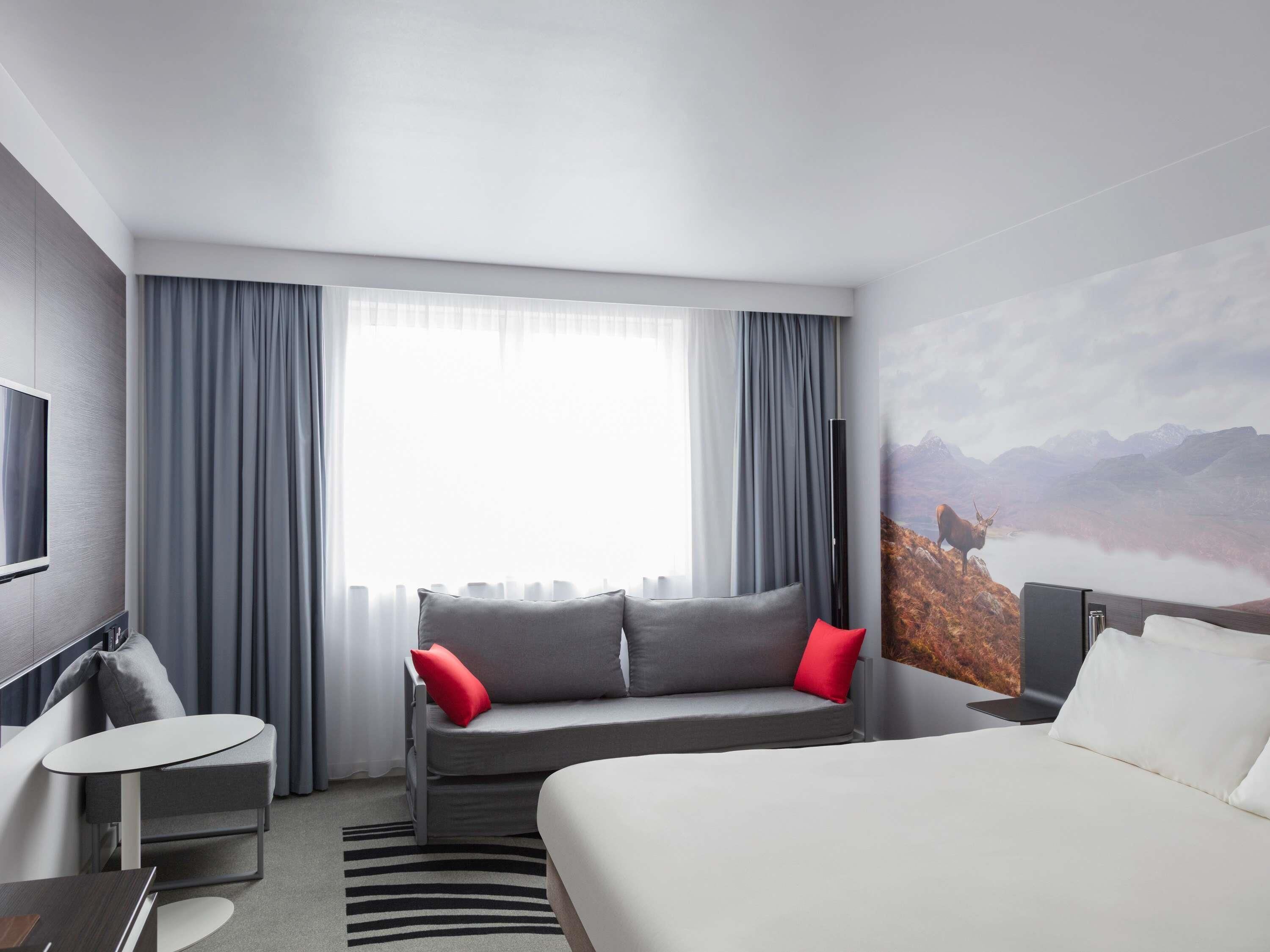 Hypo-allergenic bedding, minibar, in-room safe, desk