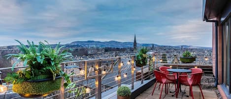 Literie hypoallergénique, minibar, coffres-forts dans les chambres