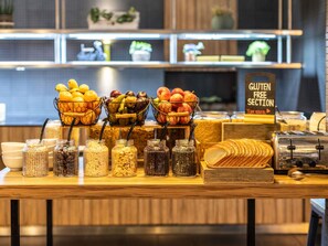 Daily full breakfast for a fee - Novotel Edinburgh Centre (Edinburgh)