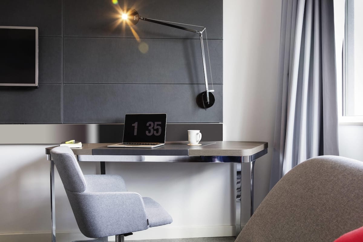 Hypo-allergenic bedding, minibar, in-room safe, desk