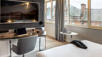 Hypo-allergenic bedding, minibar, in-room safe, desk
