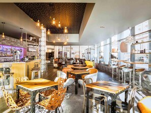 Bar (on property) - Novotel Edinburgh Centre (Edinburgh)