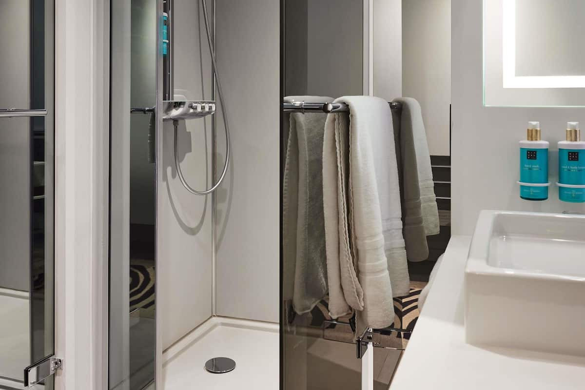 Biancheria da letto ipoallergenica, minibar, cassaforte in camera