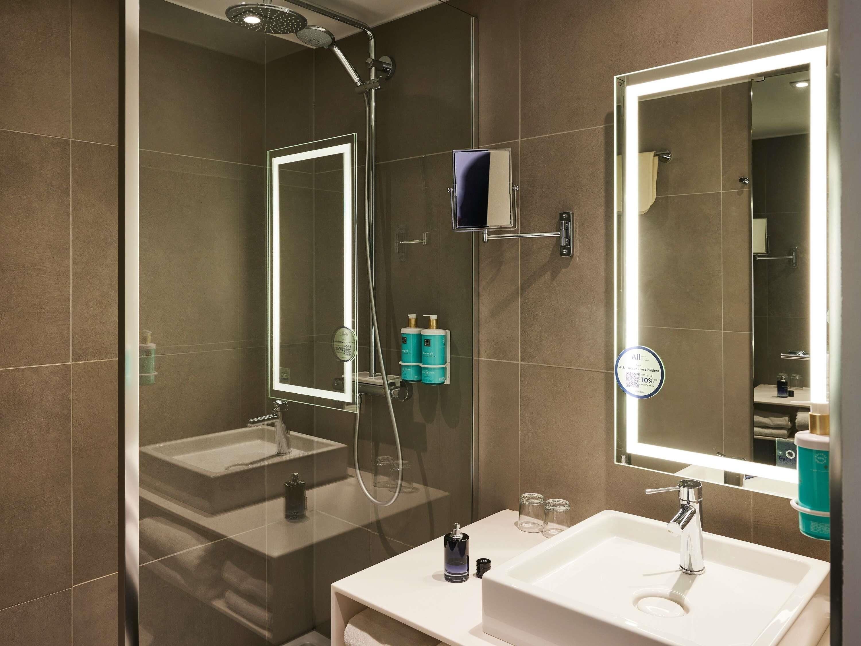 Chambre Supérieure, 1 grand lit et 1 canapé-lit | Literie hypoallergénique, minibar, coffres-forts dans les chambres