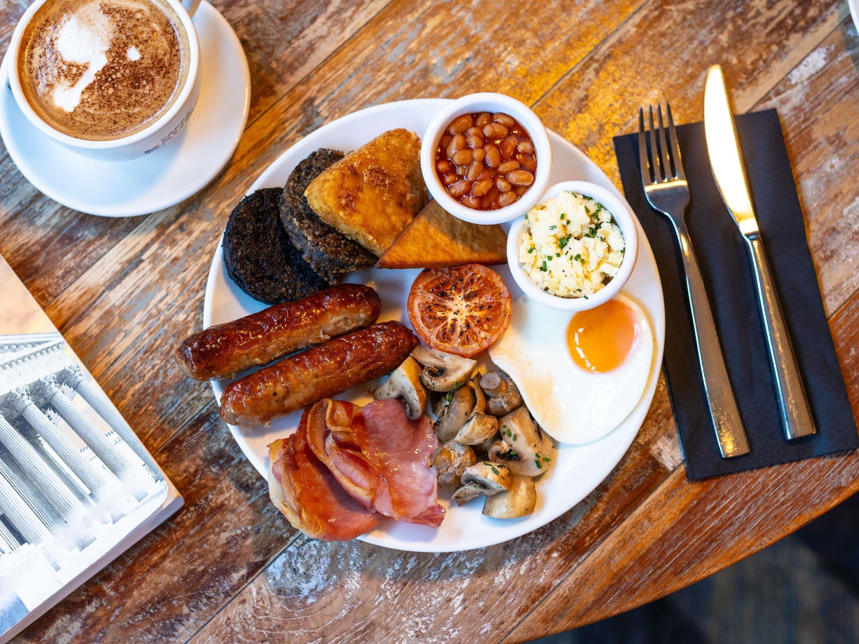 Daily full breakfast (GBP 21 per person)
