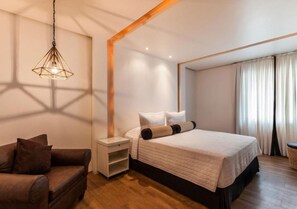 Minibar, in-room safe, desk, free WiFi - Rio Design Copacabana Hotel (Rio de Janeiro)