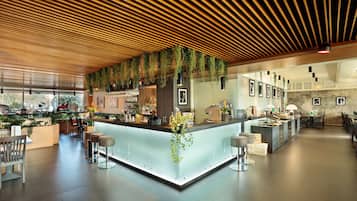 Breakfast and dinner served, Italian cuisine