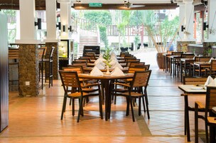 Breakfast, lunch, dinner served; garden views