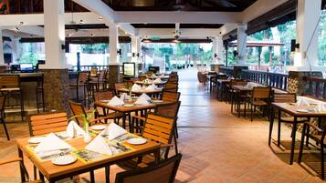 Breakfast, lunch, dinner served; garden views