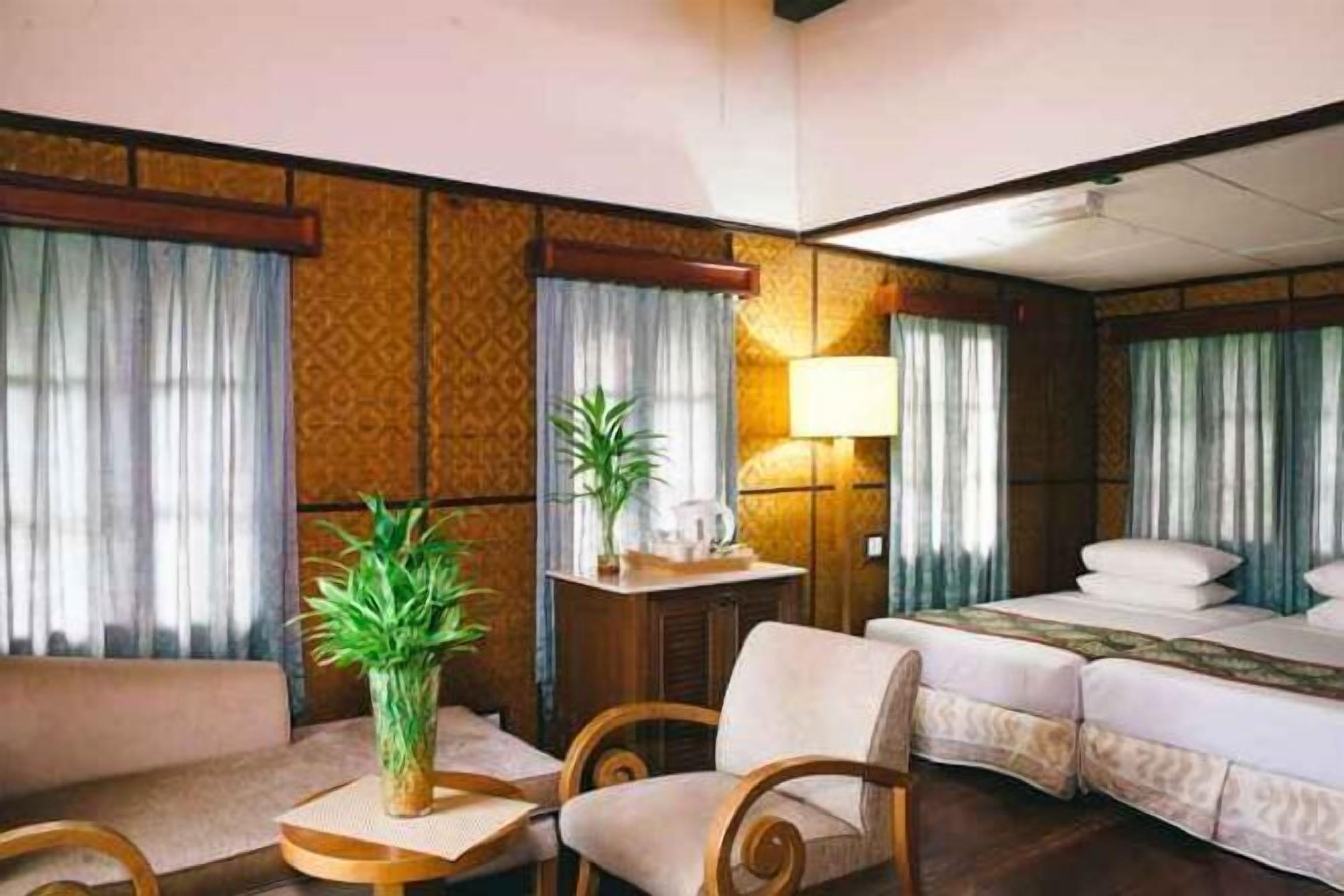 Coffres-forts dans les chambres, draps fournis