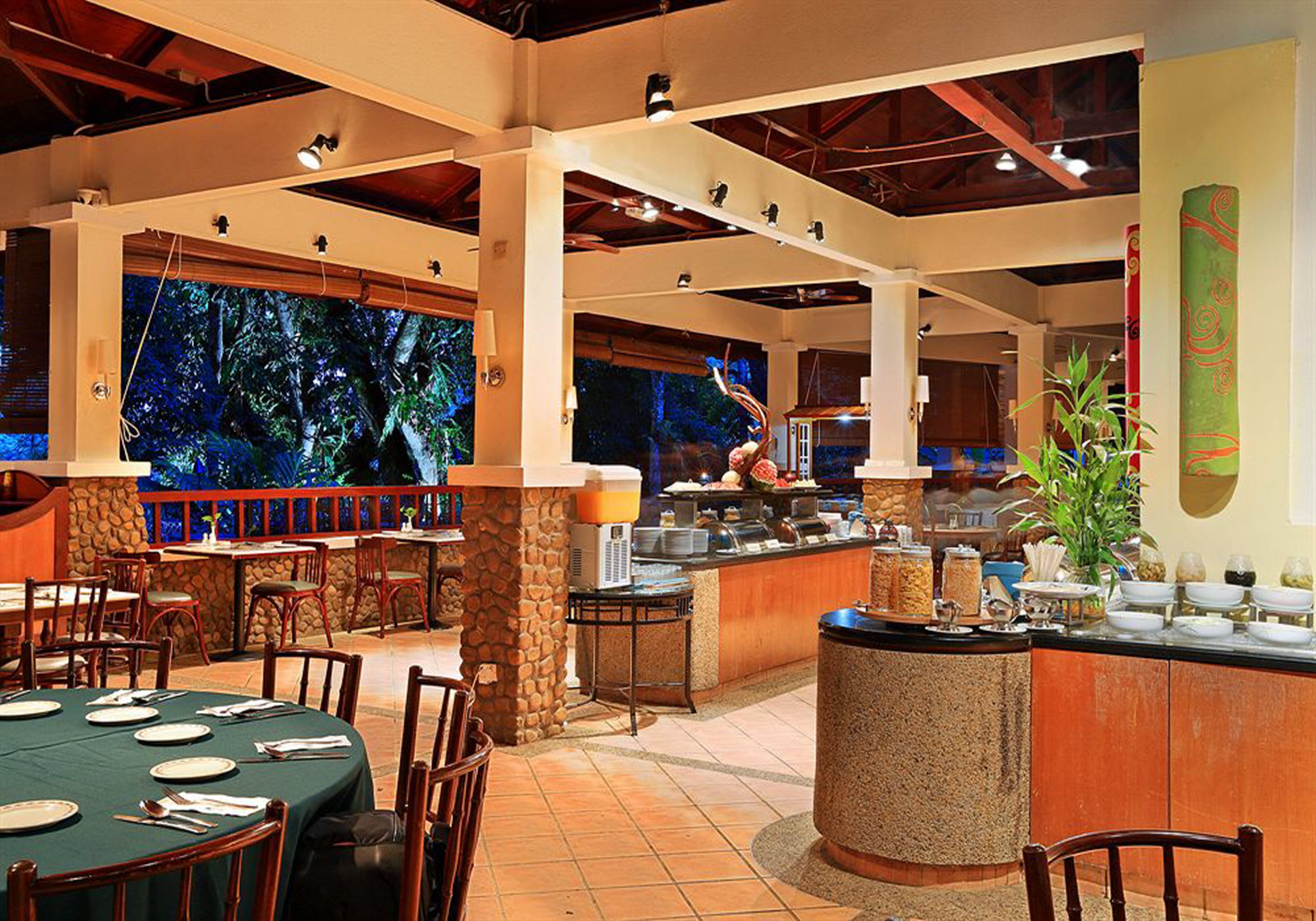 供应早餐、午餐和晚餐，花园景观