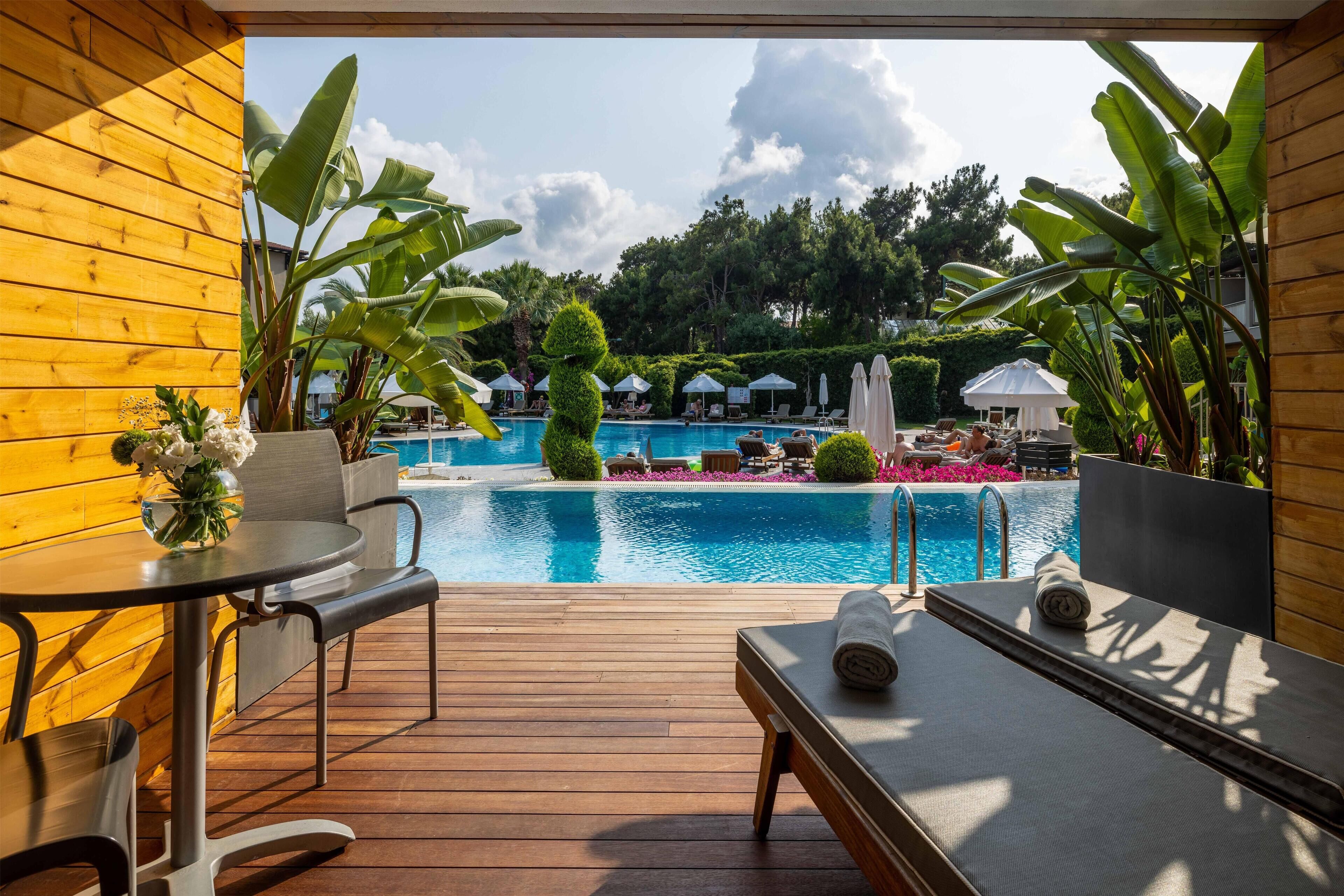 Salas de tratamiento para parejas, un sauna, una bañera de hidromasaje