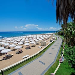 Privat strand, gratis strandcabanor, solstolar och parasoller