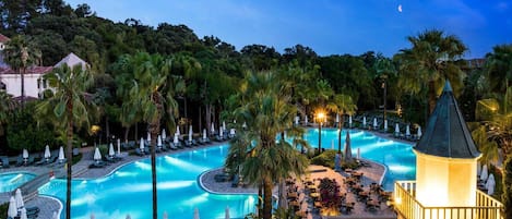 Indoor pool, 3 outdoor pools, pool umbrellas, sun loungers