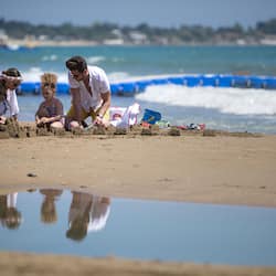 Privat strand, gratis strandcabanor, solstolar och parasoller