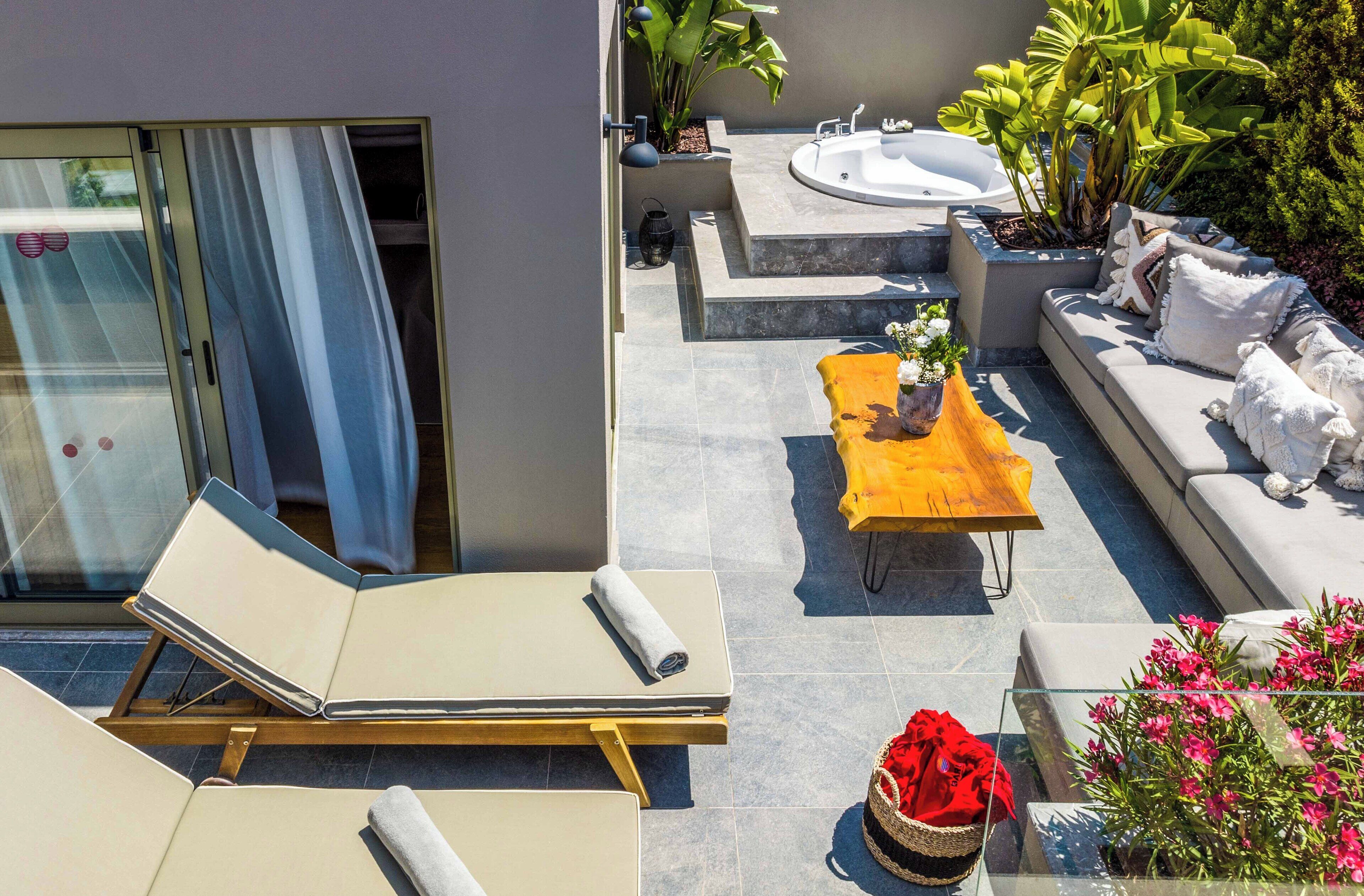 Premium-værelse | Gratis minibar, pengeskab på værelset, mørklægningsgardiner